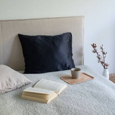 Silkkityynynpäällinen 50 x 60 cm musta